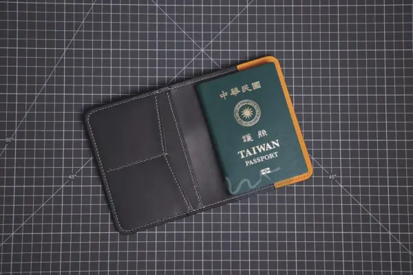 「CP2504護照夾」每月皮革課程版型 – 2025/4