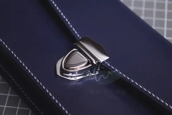 「CP2507中性手拿包」每月皮革課程版型 – 2025/7